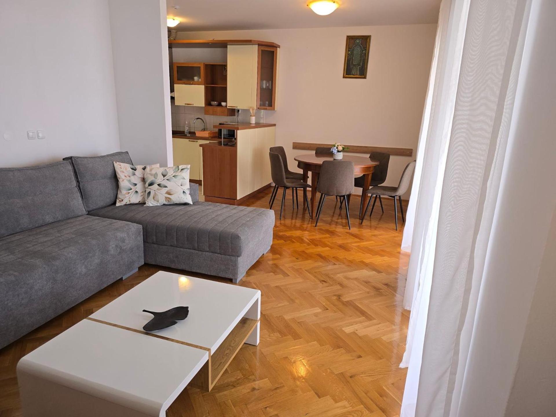 Apartment Huanita Проманья Экстерьер фото
